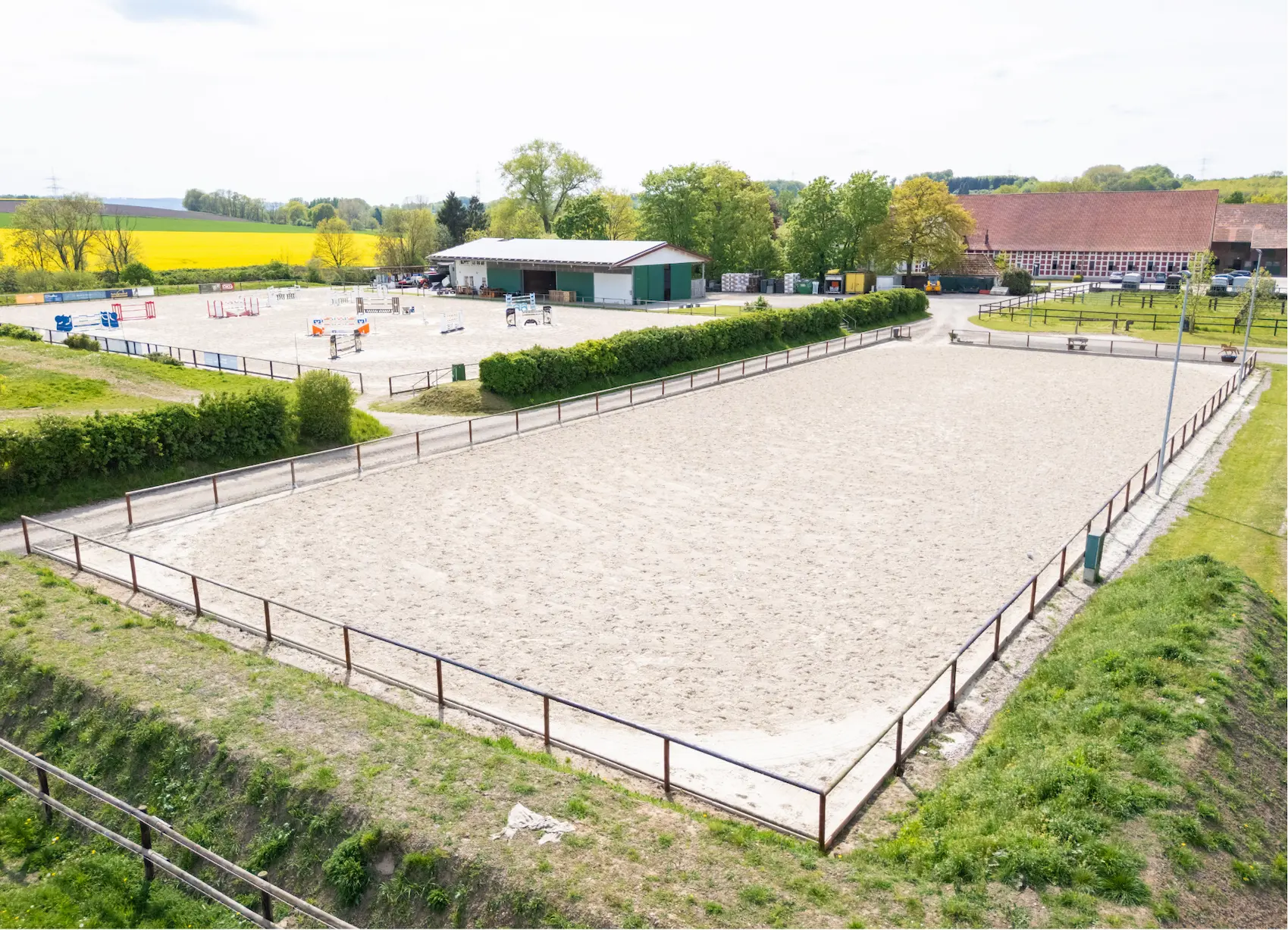 Reiterin beim Training in der Reithalle